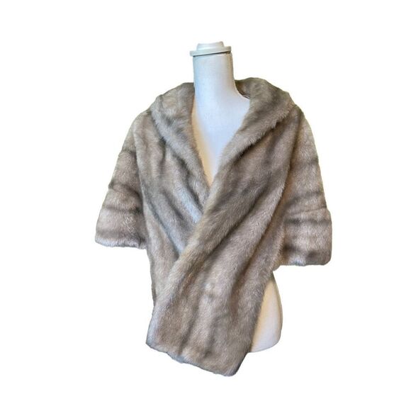 Regina Glenara by Glenoit Women’s Vintage Tan Faux Fur Shoulder Wrap OS - Picture 1 of 7